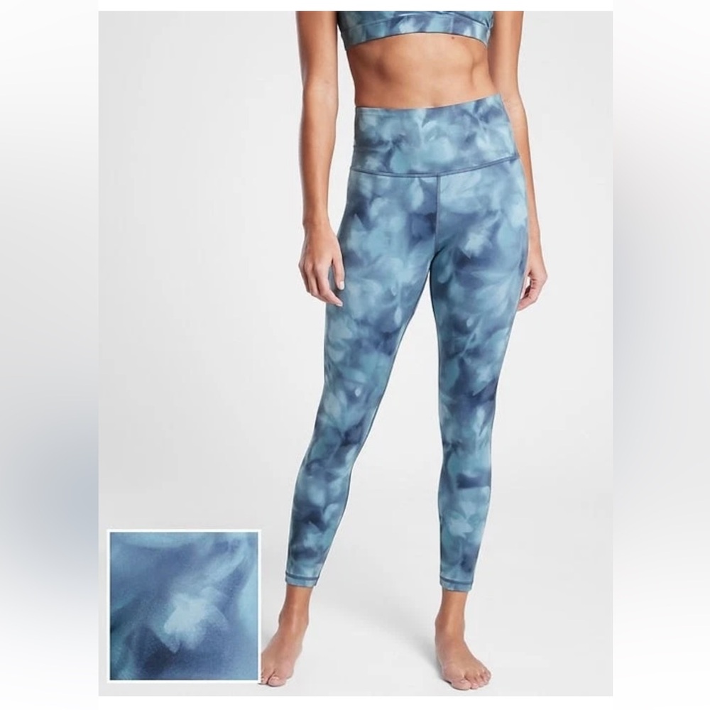 Athleta Elation Printed 7/8 Tight Leggings in Serene Riviera Blue Size Small